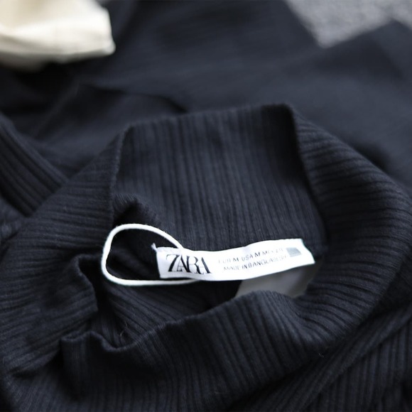 Trendy Zara Ruffle Sleeve Ribbed Top in Black - Must-Have for Girls - Picture 4 of 5